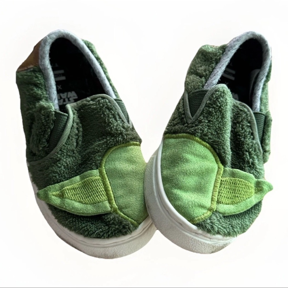 TOMS x Star Wars Yoda Olive Terry Cloth Tiny Shoes | Size 7